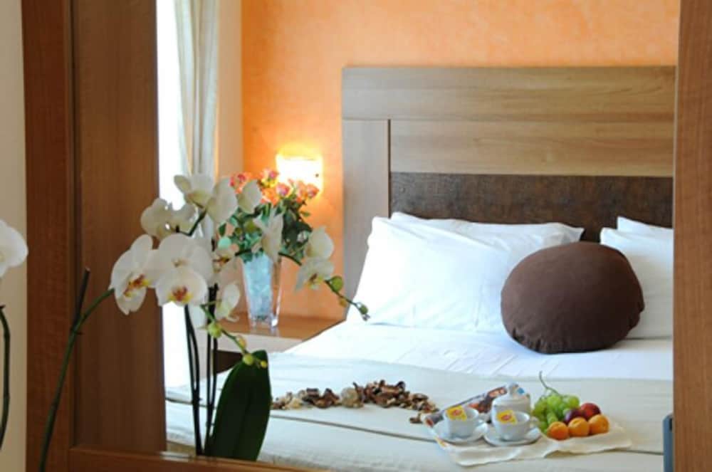 Standard Triple Room - Photo 2