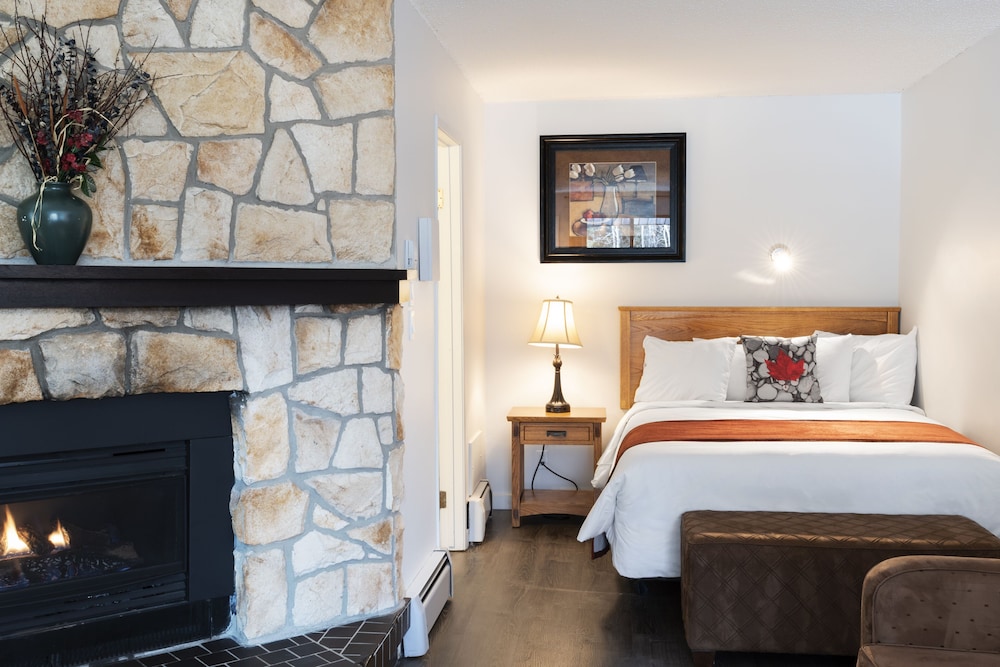 Romantic Suite, 1 Queen Bed with Sofa bed, Non Smoking, Fireplace photo 1