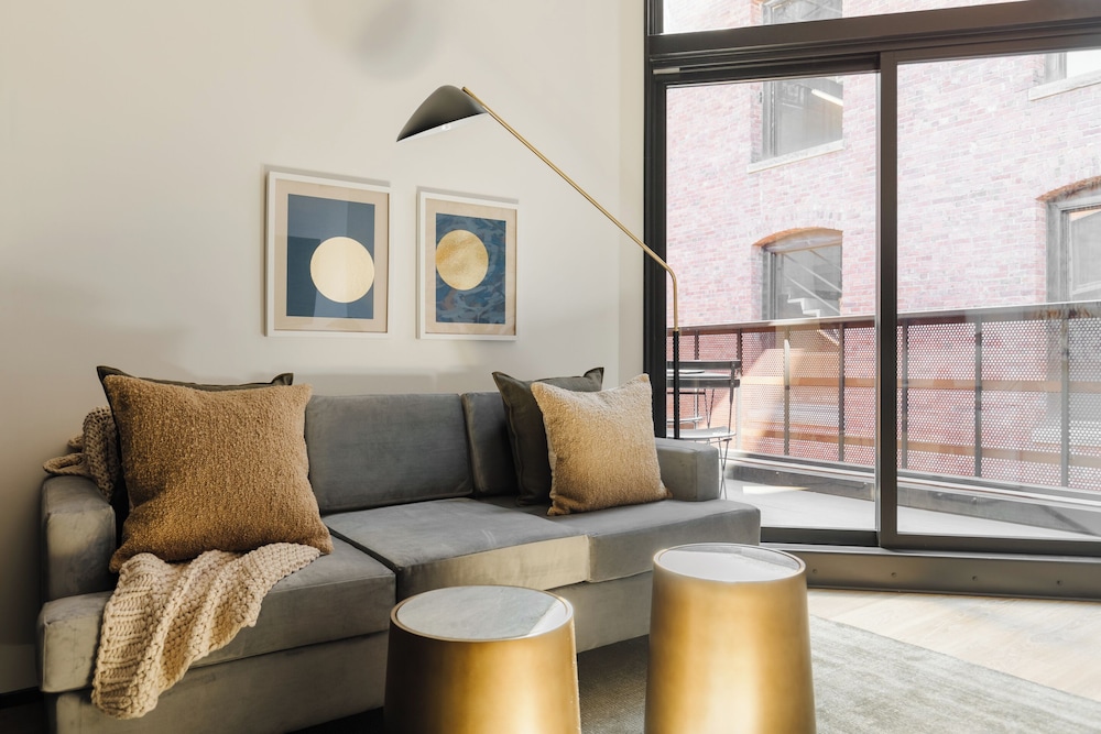 Loft, 1 Queen Bed, Balcony photo 1