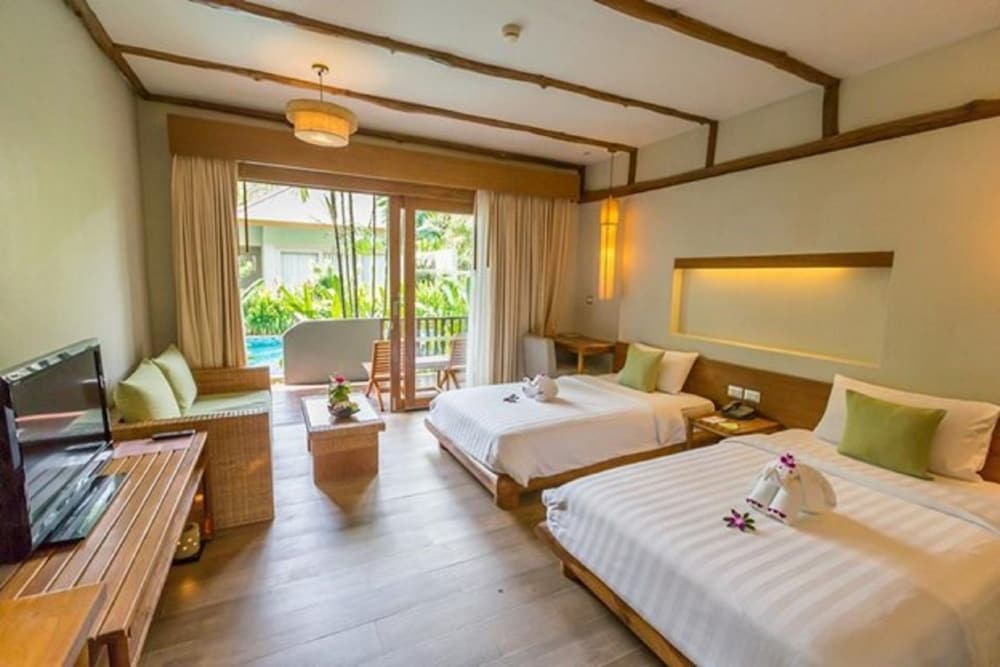 Deluxe Room, 1 Twin Bed, Pool Access - Photo 1
