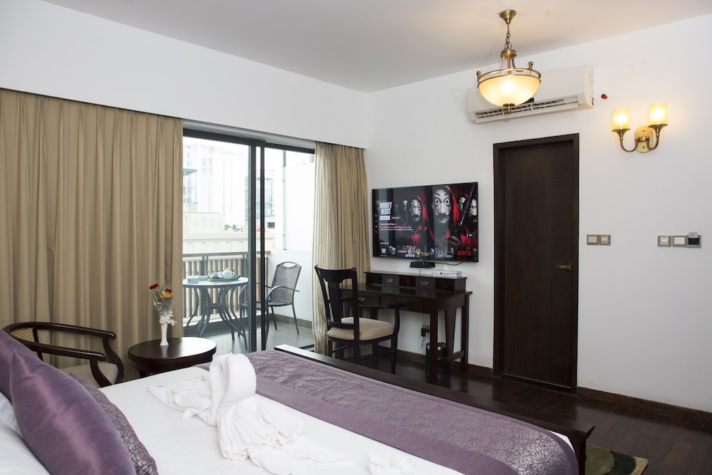 Premium Suite - Photo 2