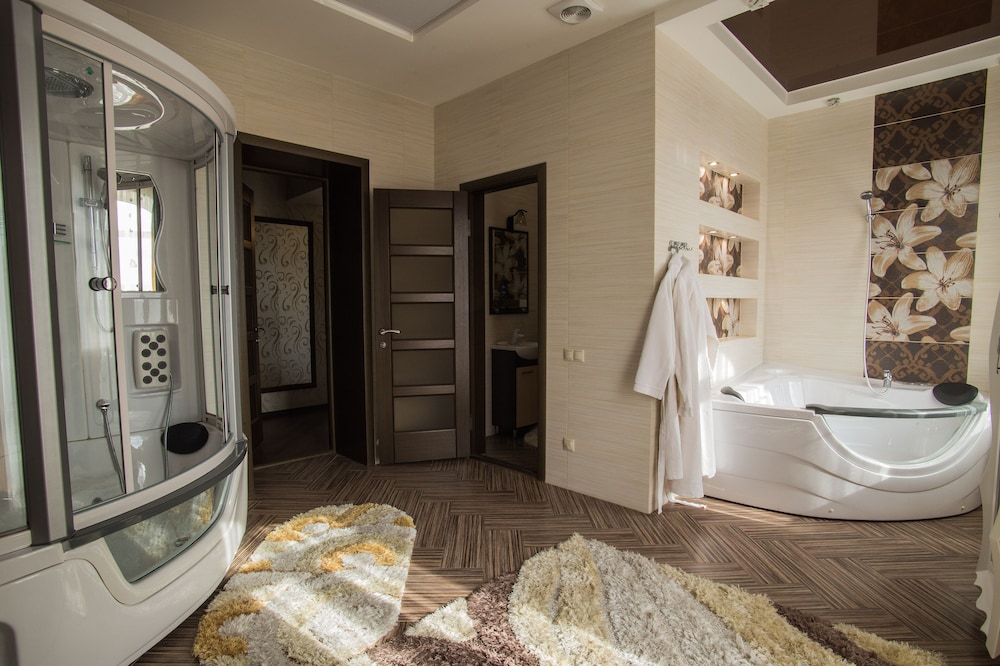 Suite, Pool View photo 3