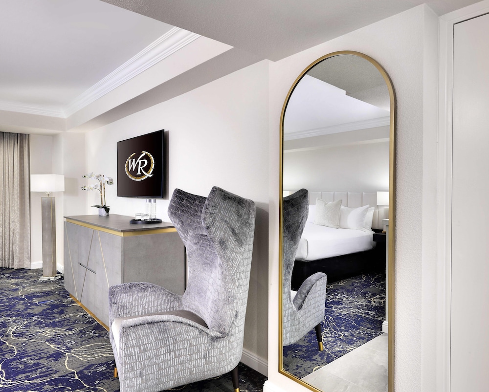 Premier Room, 2 Queen Beds - Photo 4