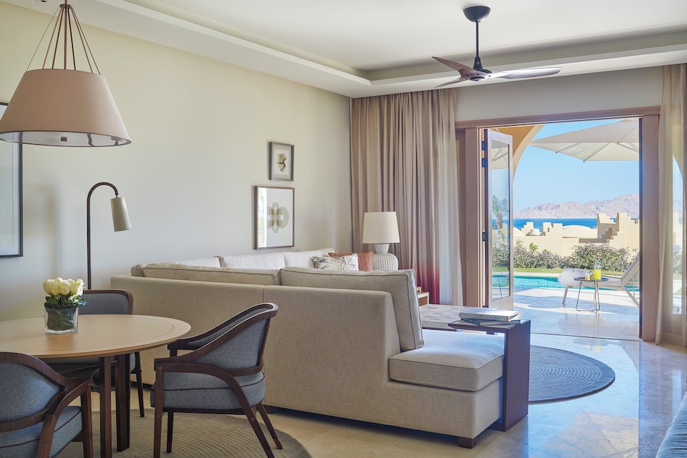 Premier Suite (with Pool) - Photo 4