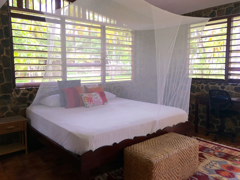 Standard Bungalow, 1 King Bed, Beach View photo 3