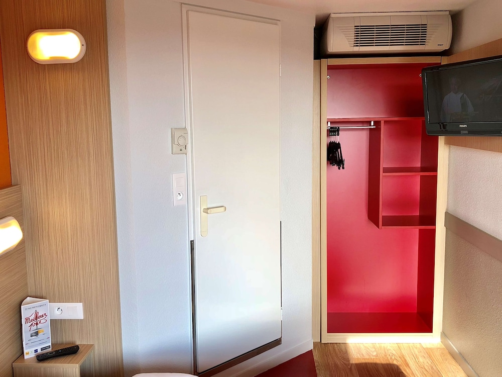 Standard Room, Multiple Beds (1 Double and 1 Single bed) - Photo 14
