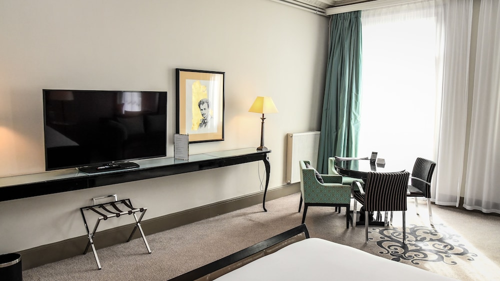 Family Room, 1 King Bed with Sofa bed, Sea View - Photo 3