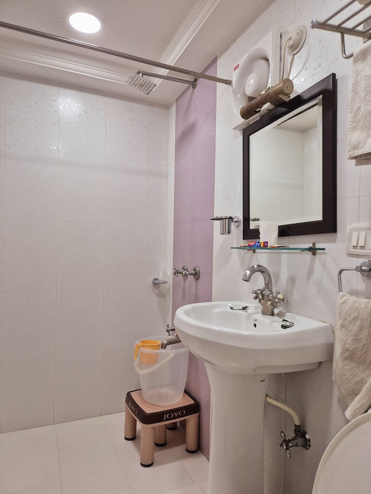 Deluxe Large Suite, City View photo 2