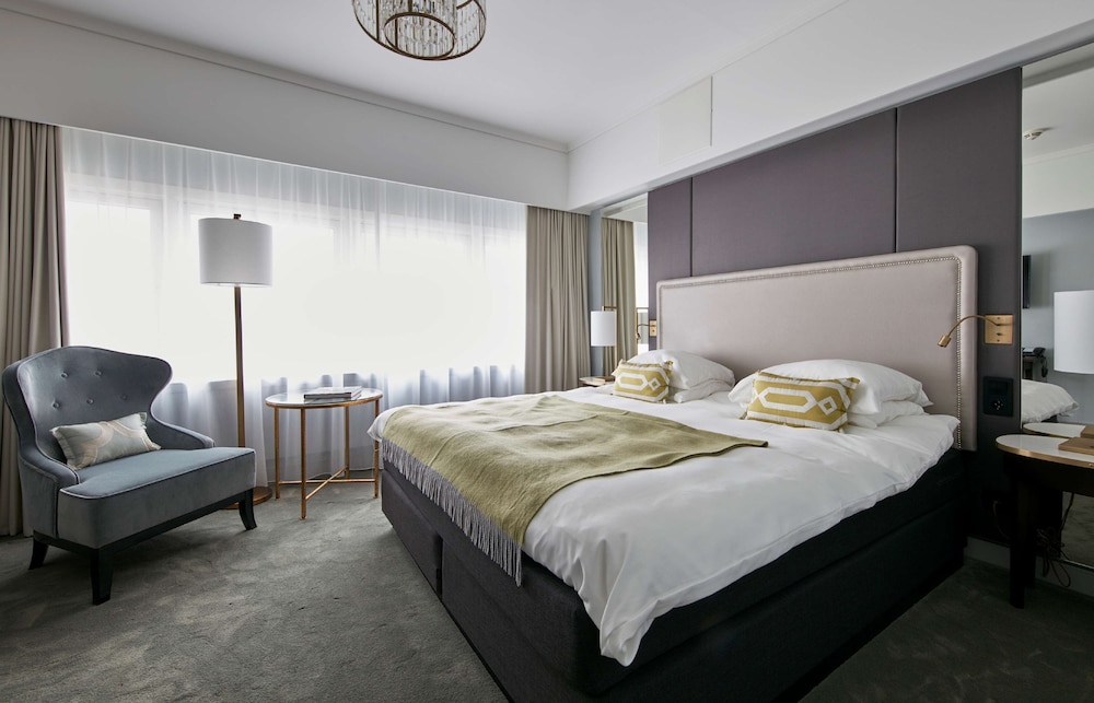 Grand Room, 1 Queen Bed (Petite) - Photo 3