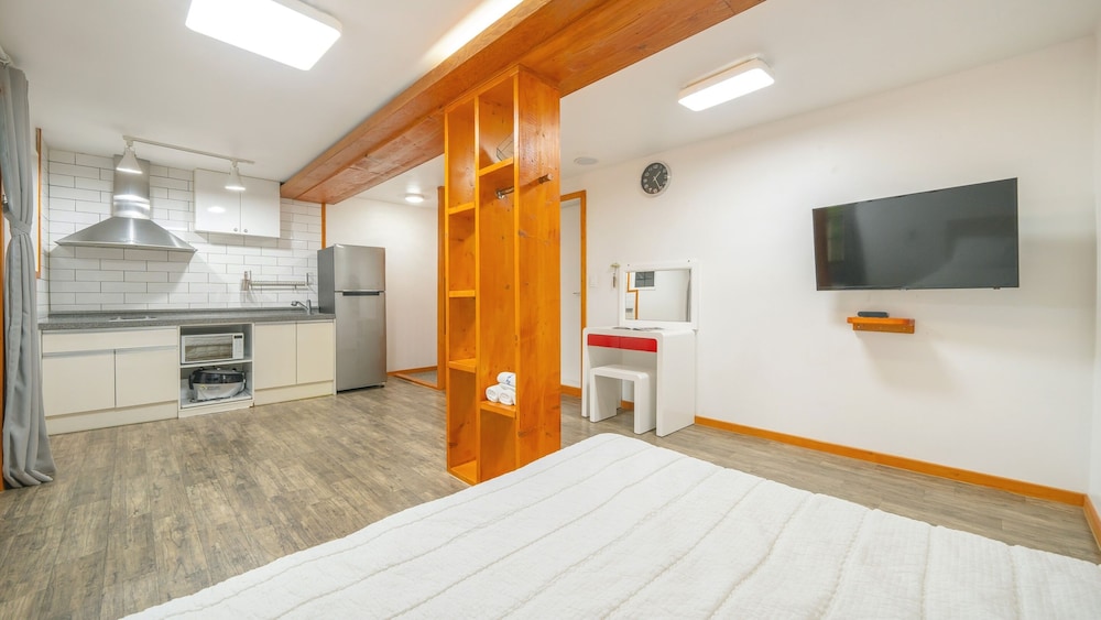 Basic Room, 1 Bedroom (Room 107) - Photo 4