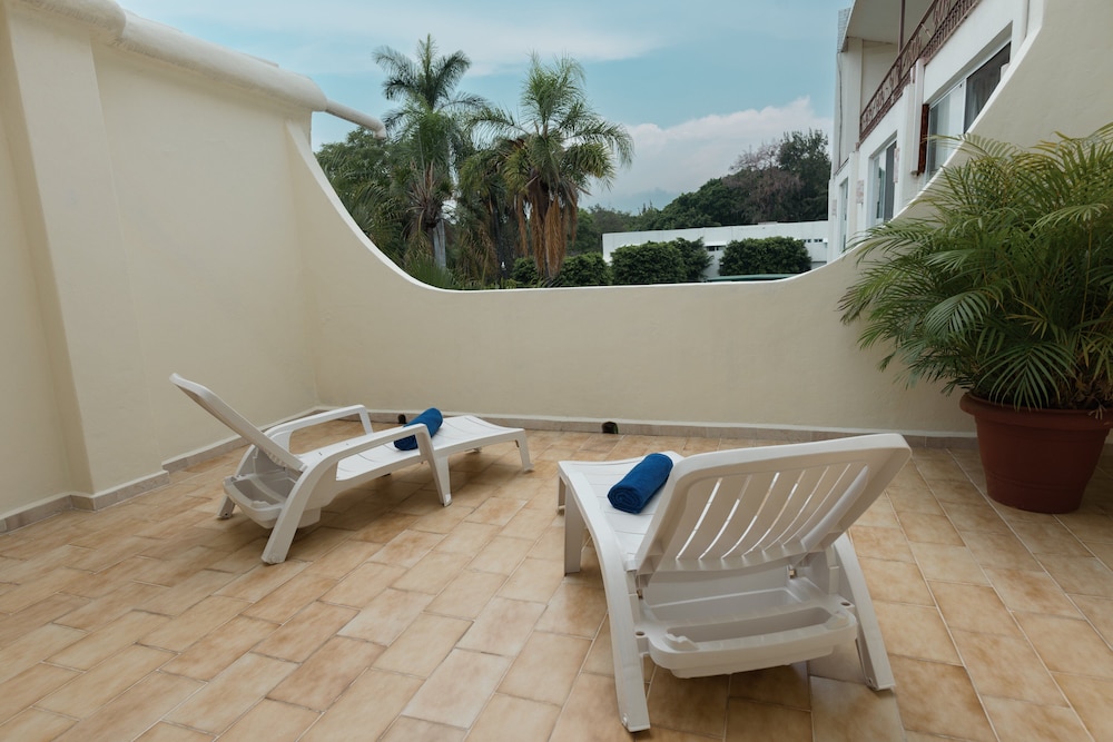 Premier Suite, 2 Double Beds - Photo 8