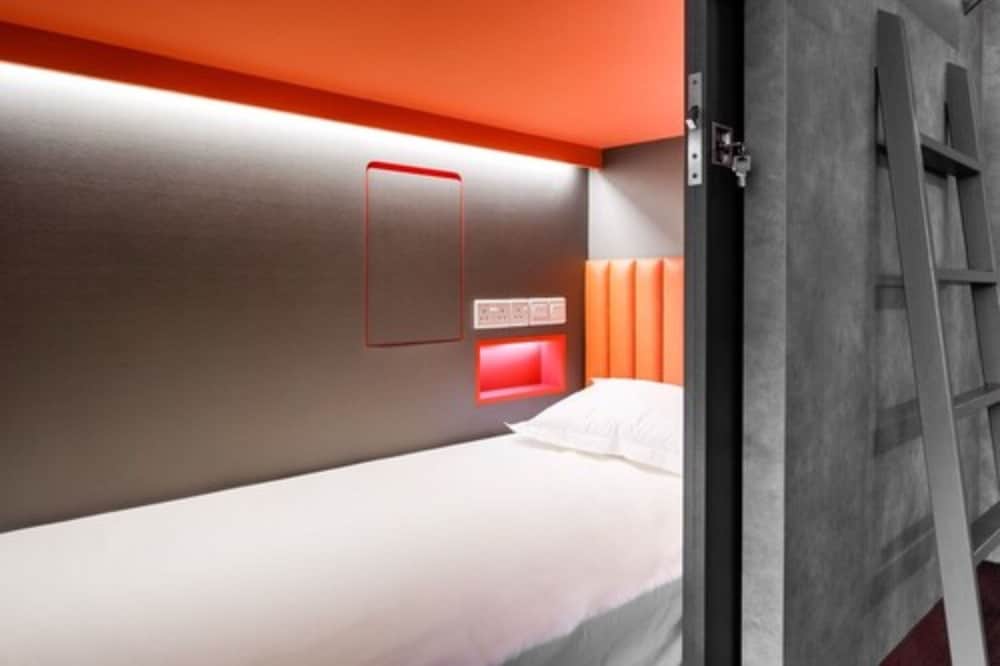Single Pod in Mixed Room photo 2