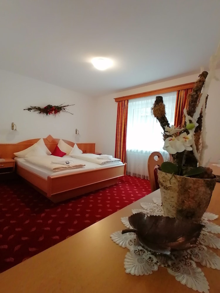 Classic Double Room, 1 King Bed (Birke) photo 2