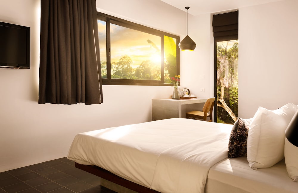Residence Suite with Balcony + Free Pickup + 1 Time Set Lunch + 50% Spa photo 1
