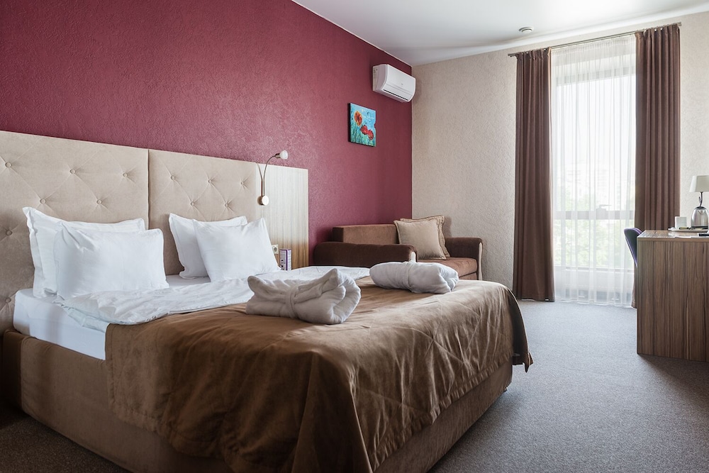 Superior Double Room, 1 Queen Bed with Sofa bed photo 1