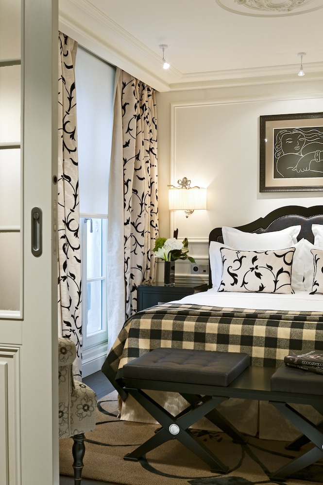 Superior Suite, 1 Queen Bed with Sofa bed, Balcony photo 2