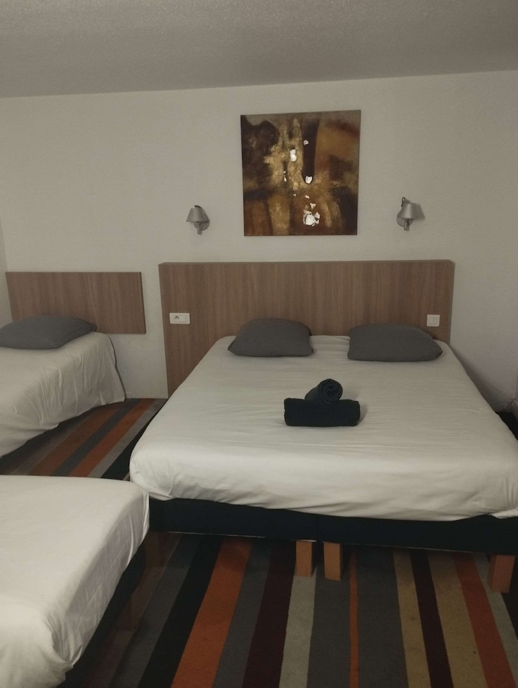 Standard Room, Multiple Beds photo 1