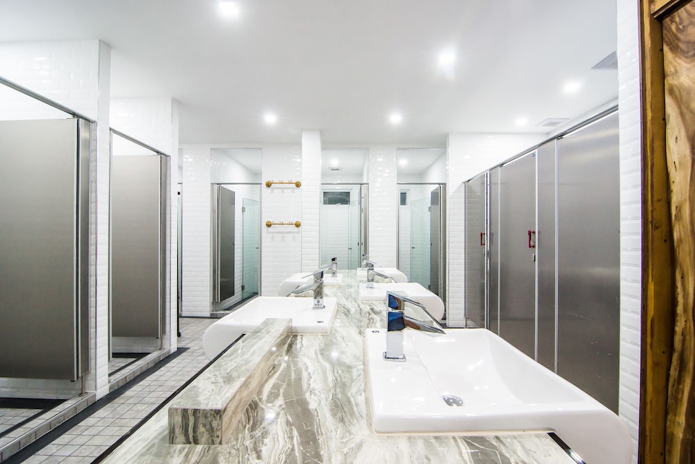 Capsule Suite (Upper and Lower)