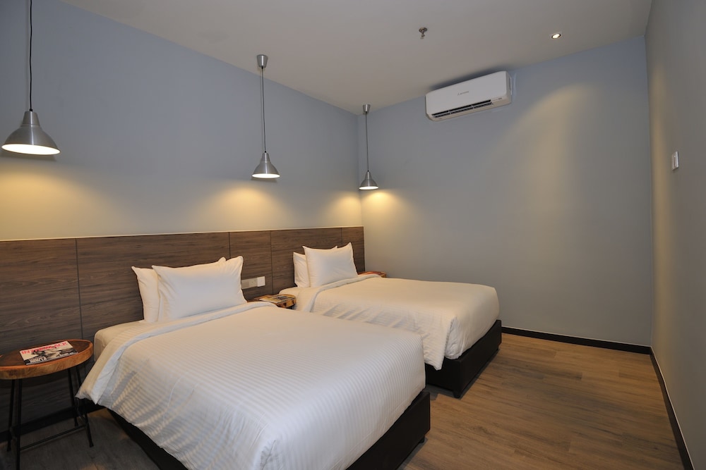 Suite, 3 Bedrooms (The Residence) - Photo 2