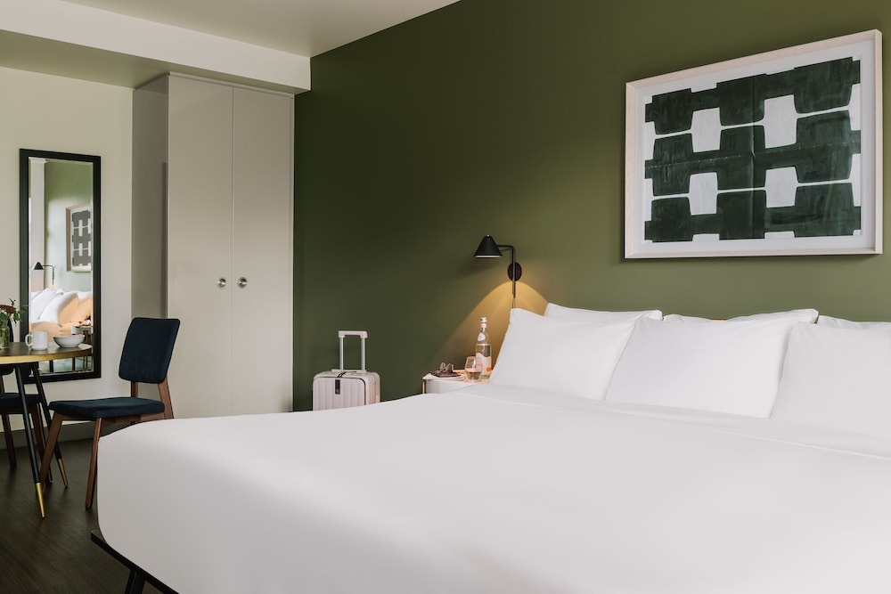 Room, 1 King Bed, Terrace photo 3