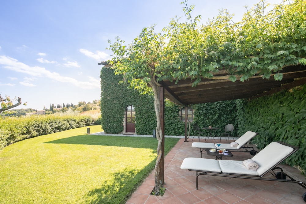 Suite, Patio (double) - Photo 1