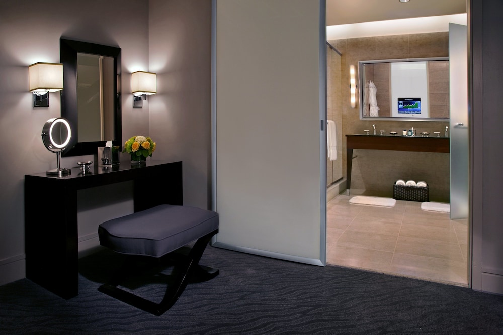 Deluxe Suite, 1 Bedroom, City View (1 King Bed)