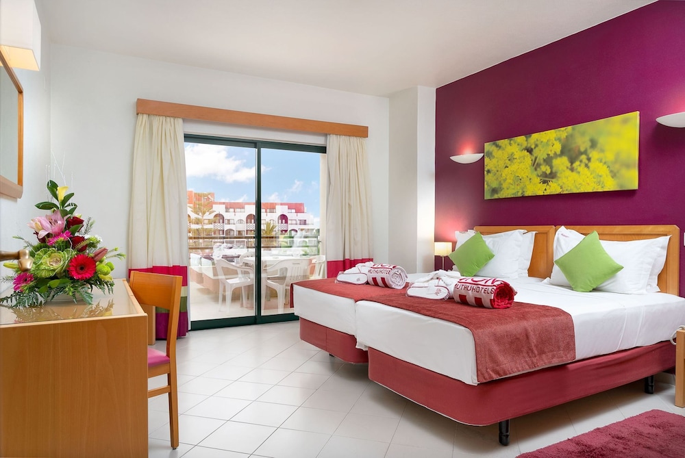 One Bedroom Club (2 adults + 2 children) - Photo 1