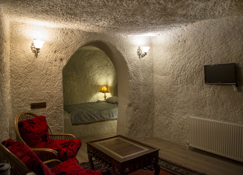 Suite Cave Room photo 3