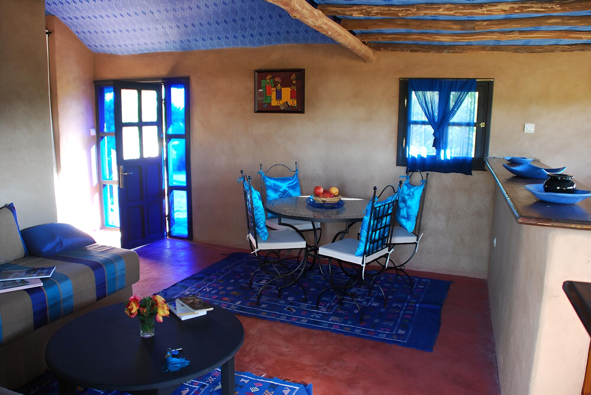 Family House, 2 Bedrooms, Kitchenette ( Maisons AFRICAINE) photo 2