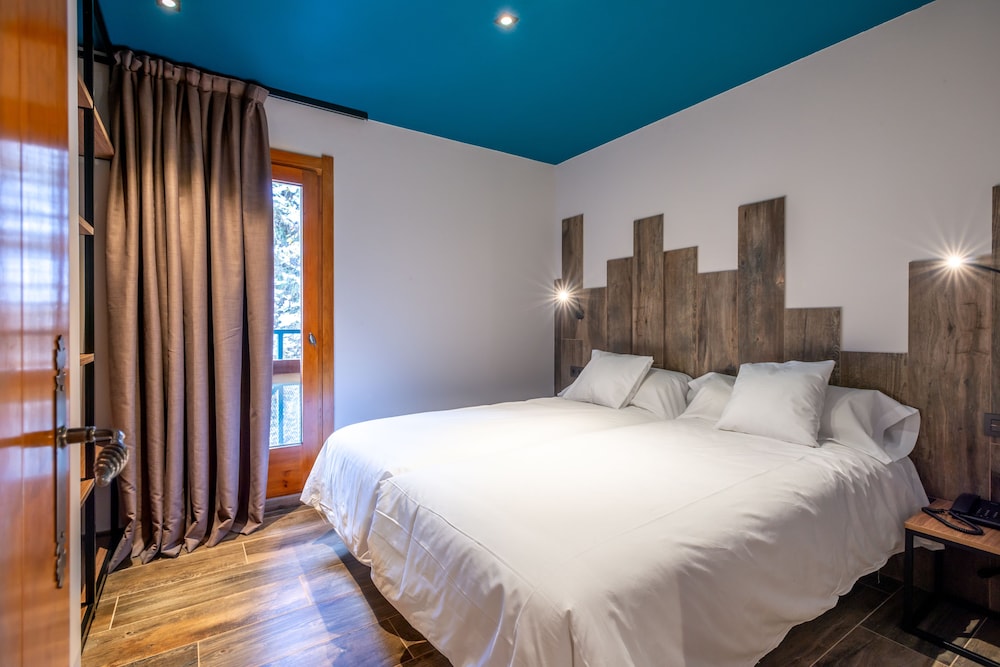 Junior Suite (3 Adults + 1 Child) photo 1