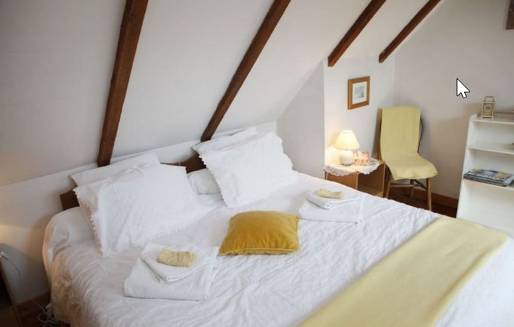 Double or Twin Room (Yellow Room) photo 1