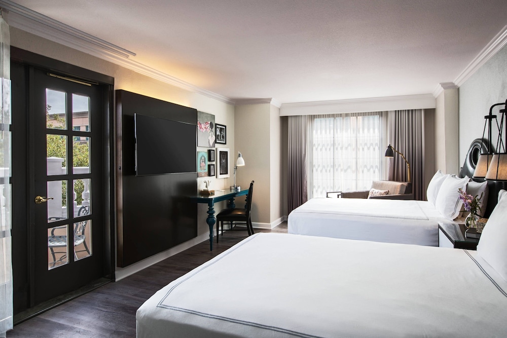 Room, 2 Queen Beds, Terrace, Corner - Photo 1