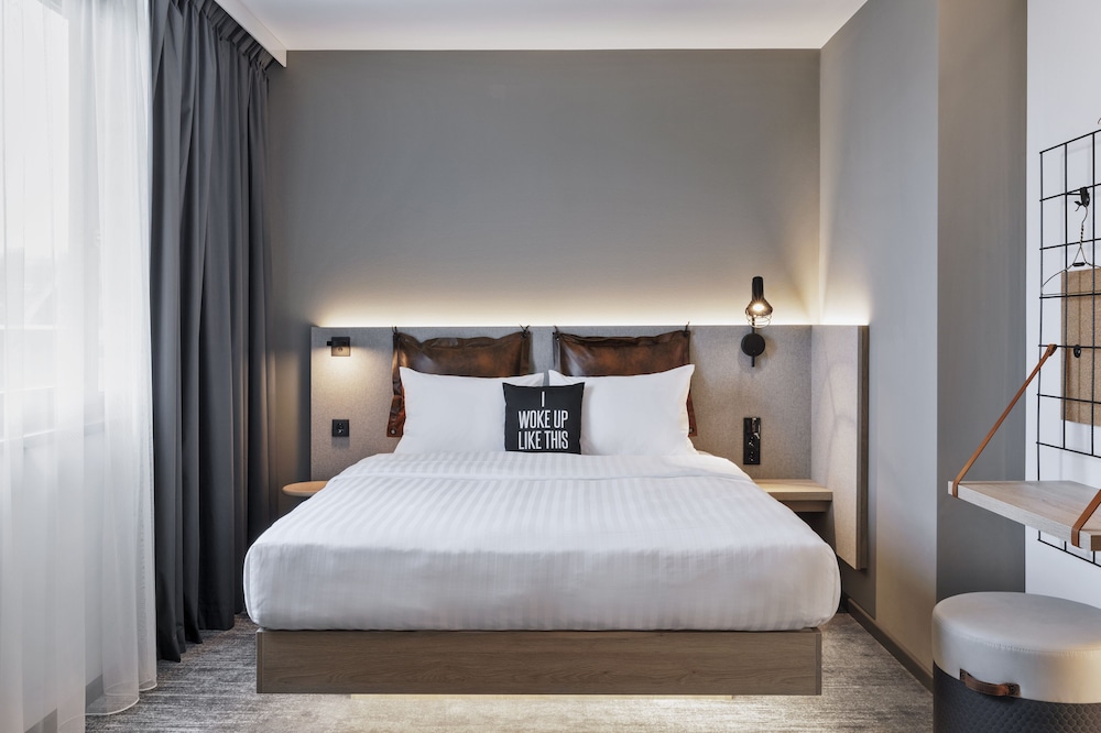 Room, 1 Queen Bed with Sofa bed