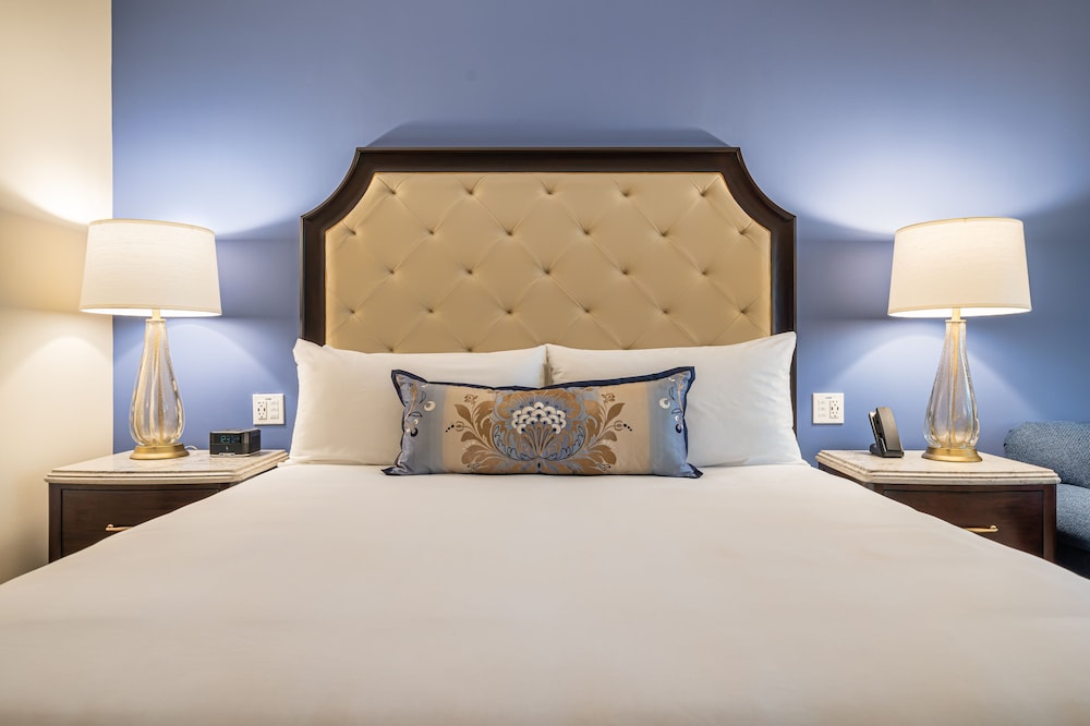 Executive Room, 1 King Bed (Premier View) - Photo 4
