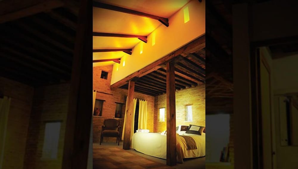 Traditional Studio Suite, City View photo 1