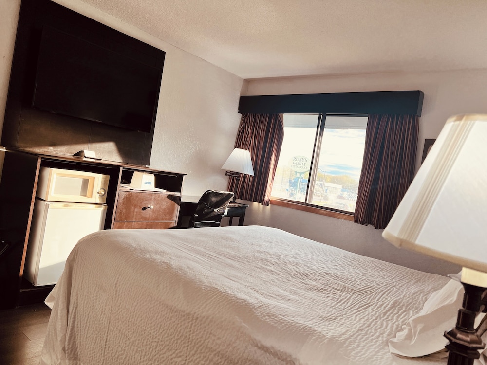 Upgraded, Room, 1 Queen Bed, Non Smoking - Photo 9