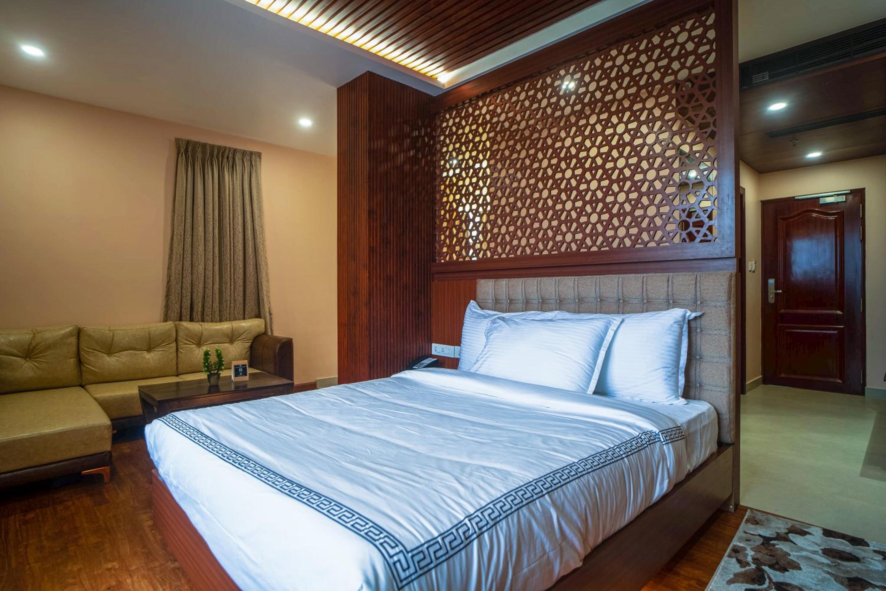 Executive Suite - Photo 1