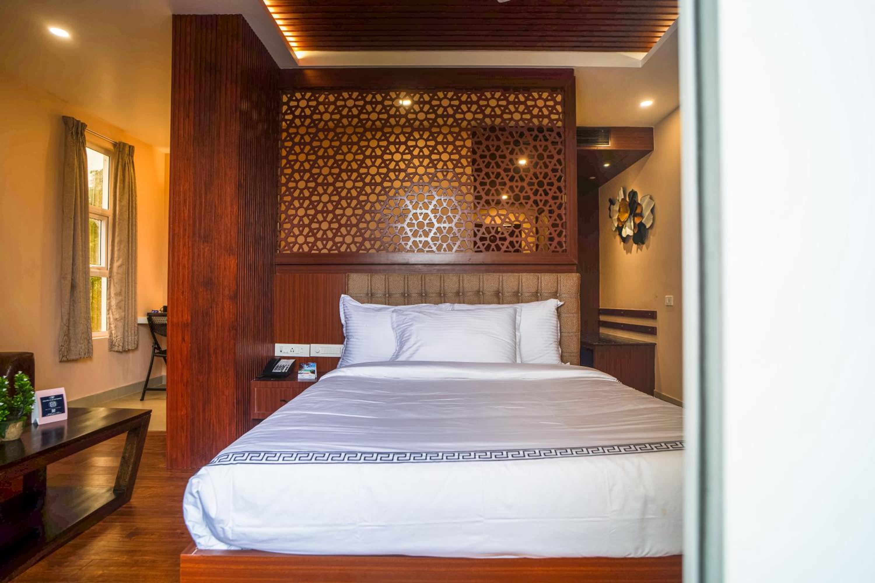 Executive Suite - Photo 2