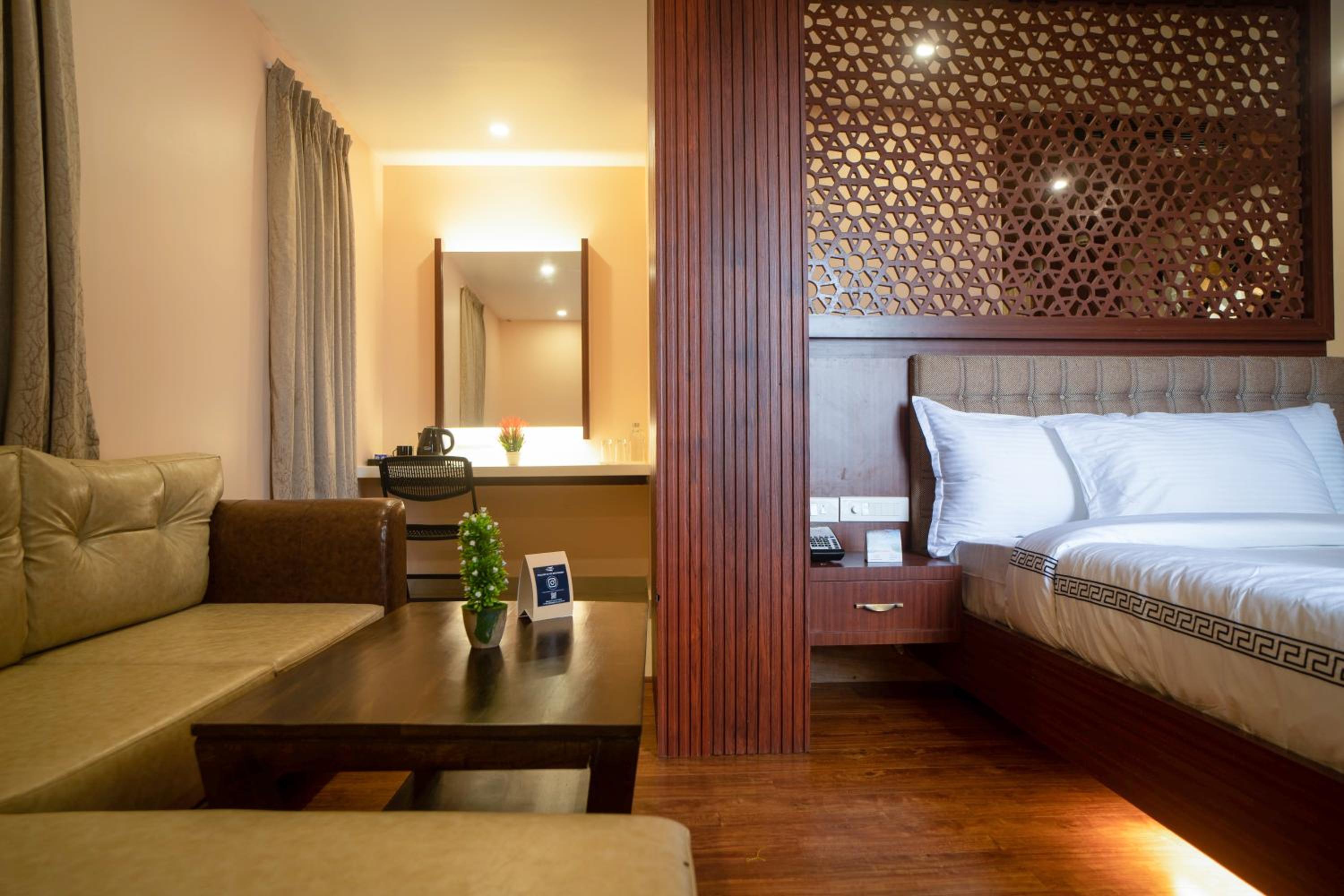 Executive Suite - Photo 7