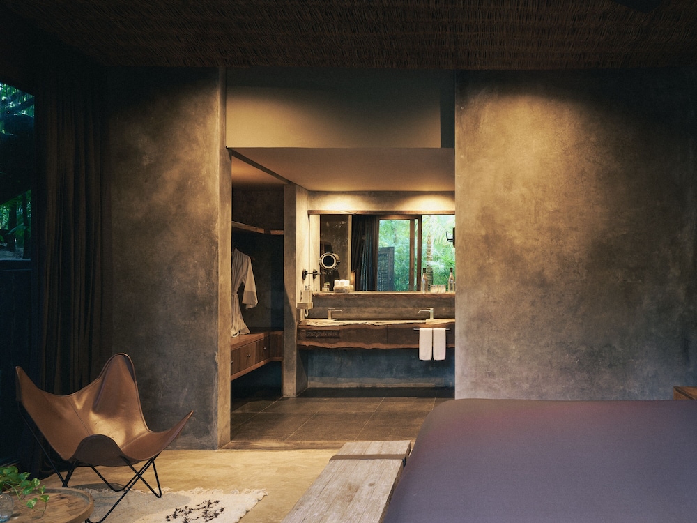 Suite (Signature Suite with Plunge Pool)
