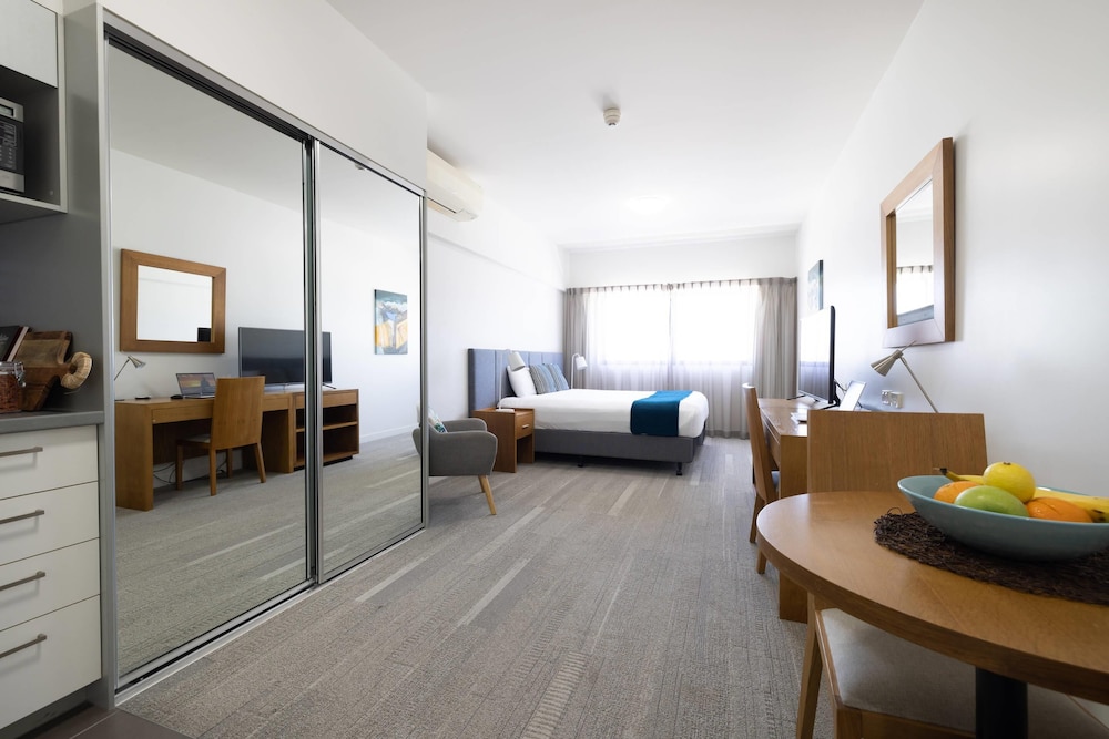 Room, 1 King Bed, Non Smoking (Efficiency) photo 2