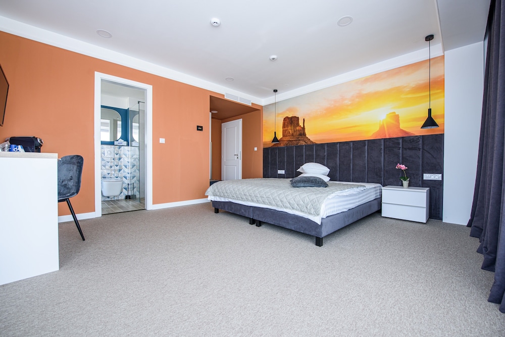 Deluxe Room - Photo 2