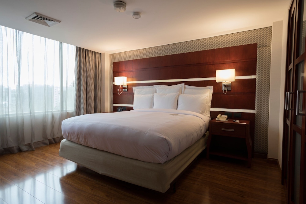 Suite, 1 King Bed, Terrace (City View) - Photo 6