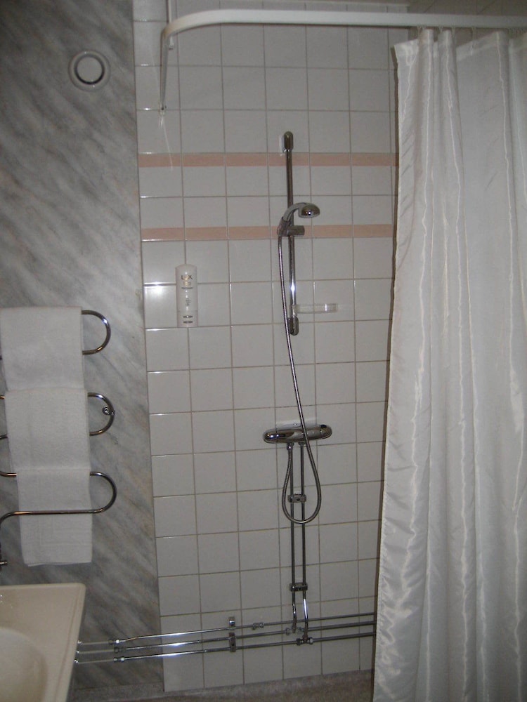 Standard Room, 2 Twin Beds, Non Smoking - Photo 8