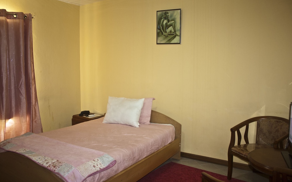 Deluxe Room (Queen)