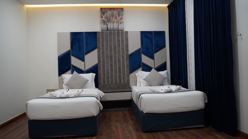 Superior Suite - Photo 3