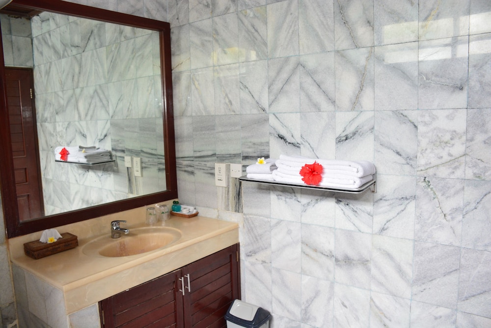 Suite - Photo 10