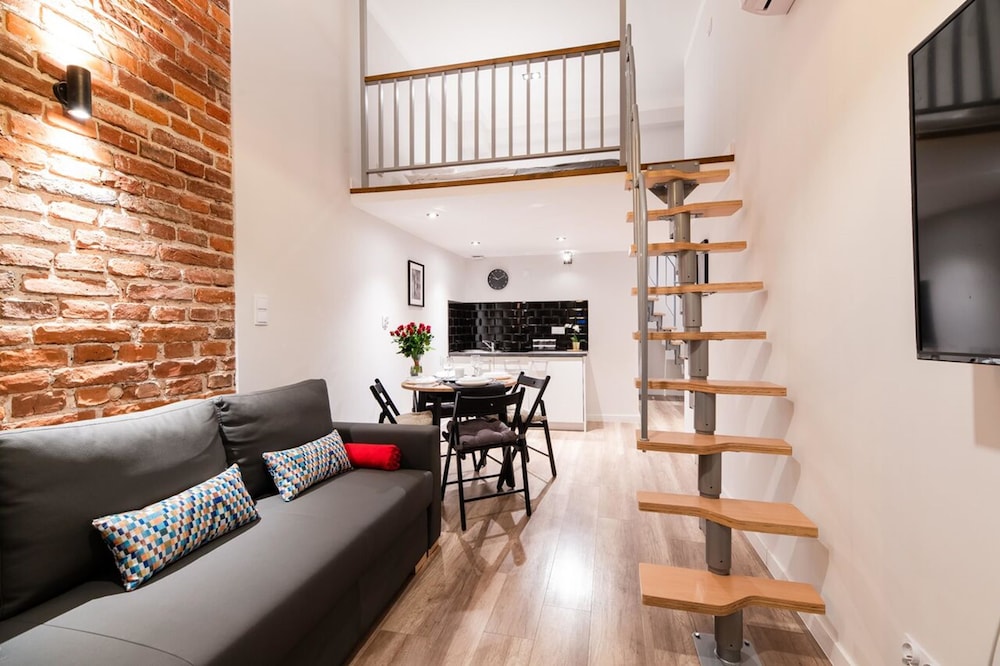 Apartment (1B)