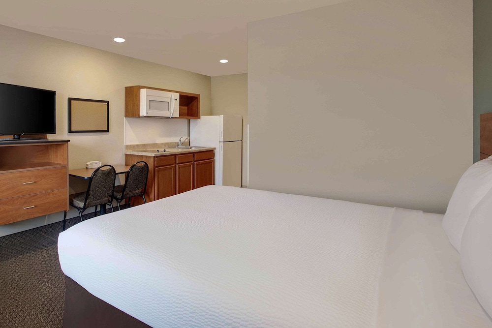 Standard Studio, 2 Queen Beds, Kitchen photo 2