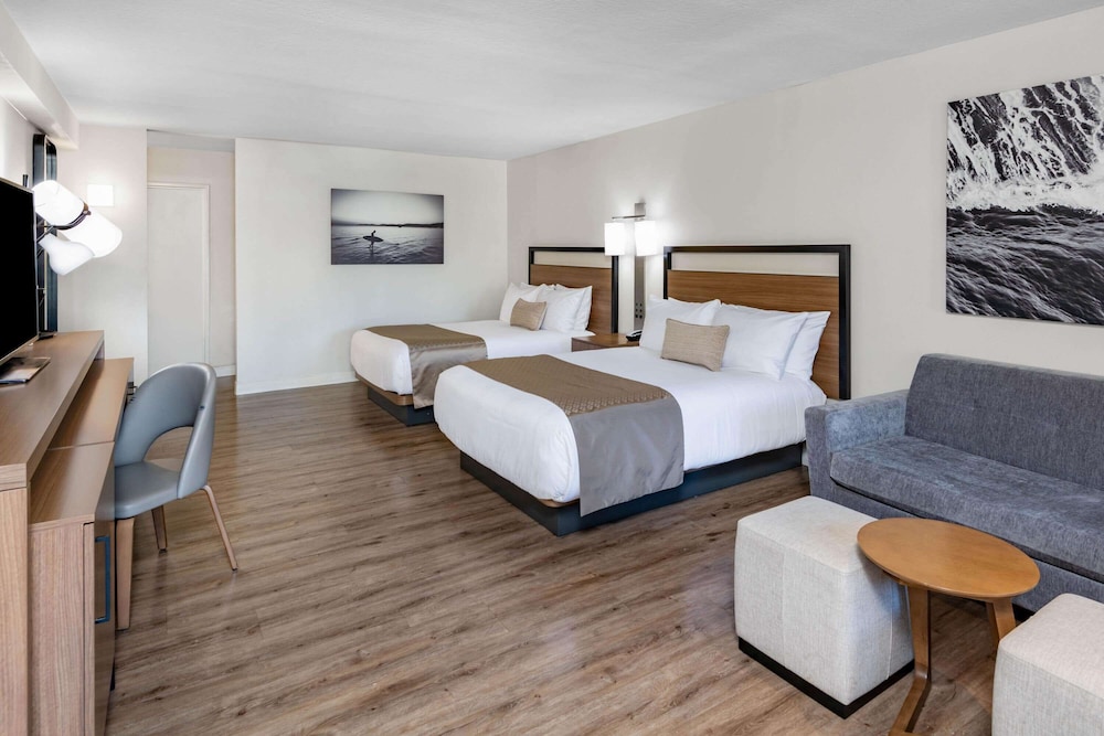 Deluxe Room, Multiple Beds, Non Smoking photo 2